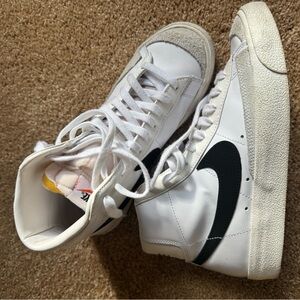 Nike White and Black Sneakers